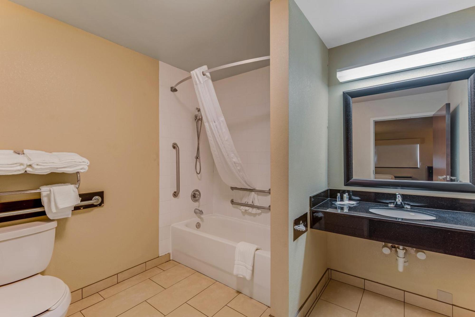 Comfort Suites Huntsville Midcity District At Research Park Buitenkant foto